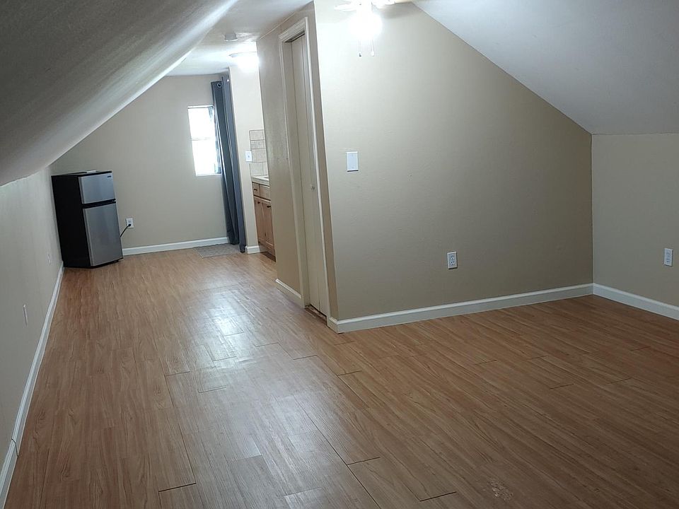 1st image of 105 Redbird Ln