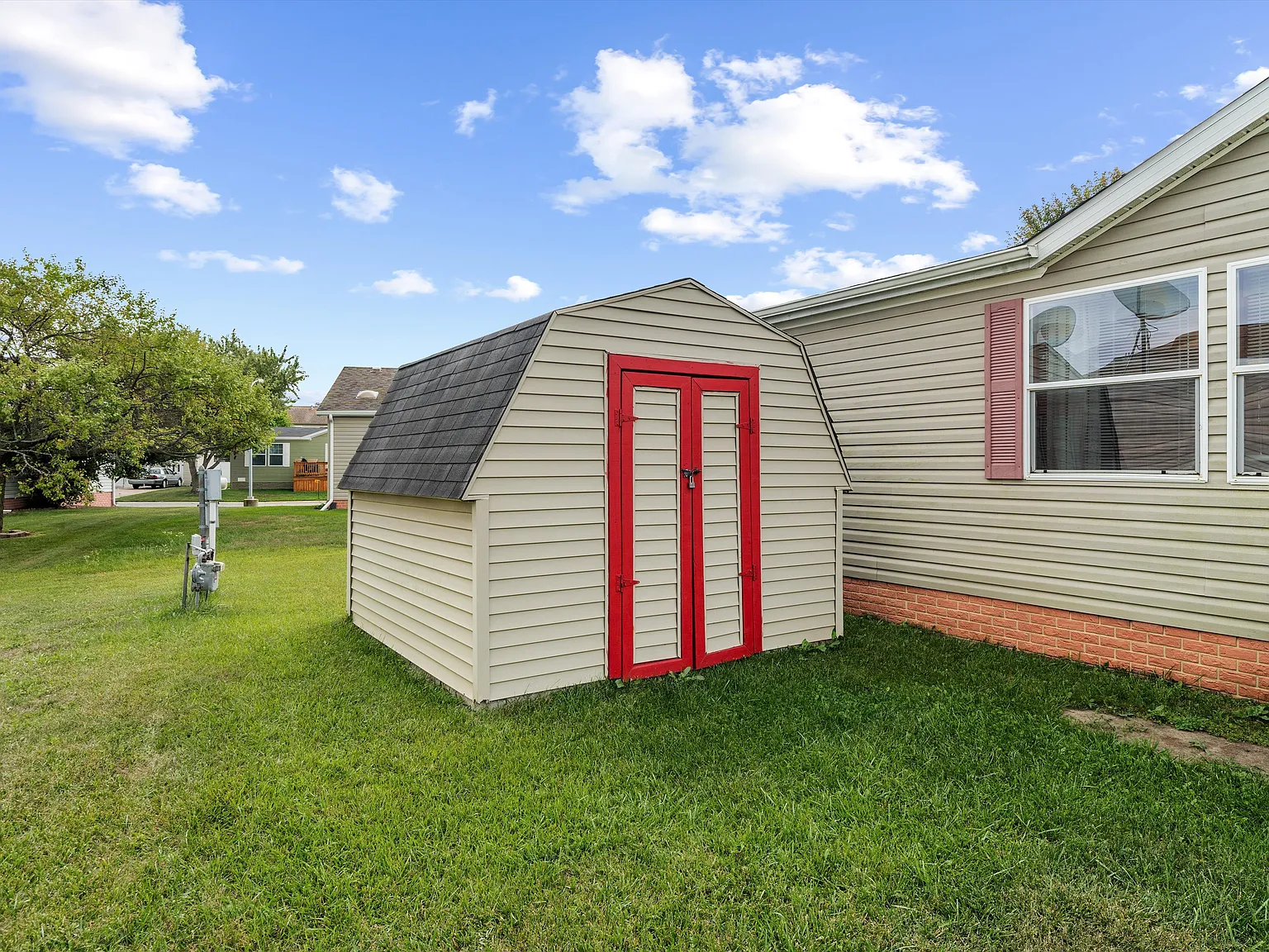 3 bed, 2016 sqft, $1,699 — Photo 4