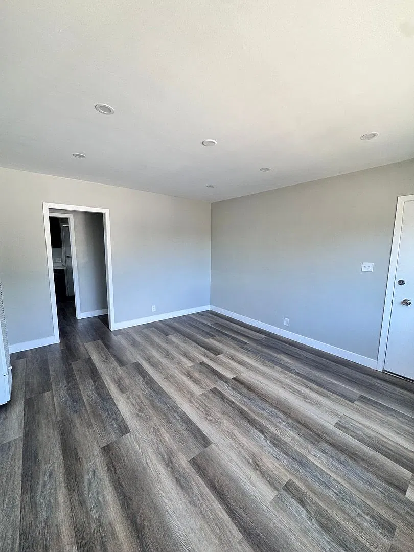 3048 Iowa ave — Photo 2