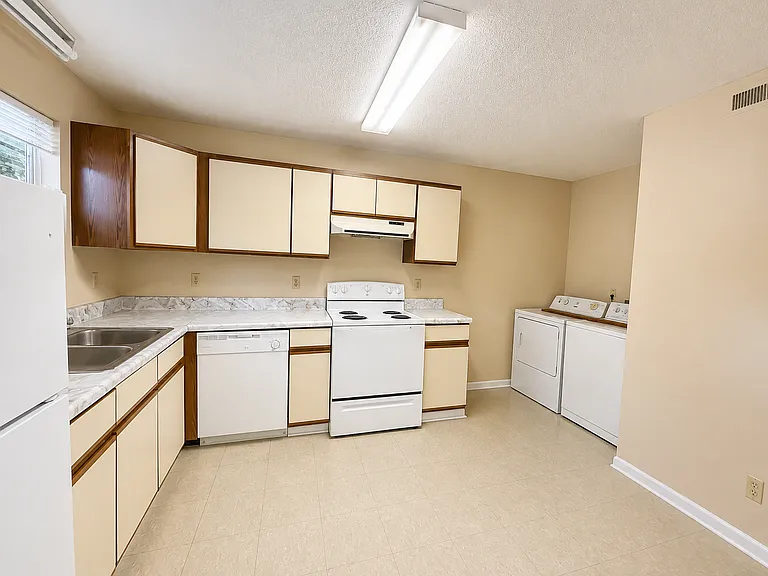 25 Ridgeway Terrace Dr — Photo 2