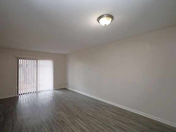 3rd image of 407 Pendleton Pl