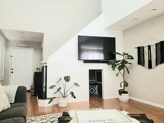 4th image of 1732 Creekside Ln