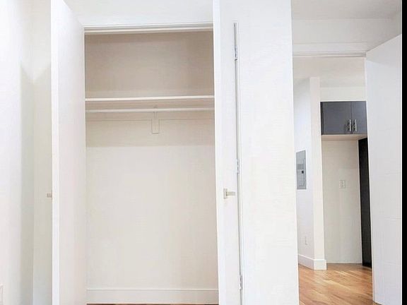 4th image of 143 Woodbine St #4Y