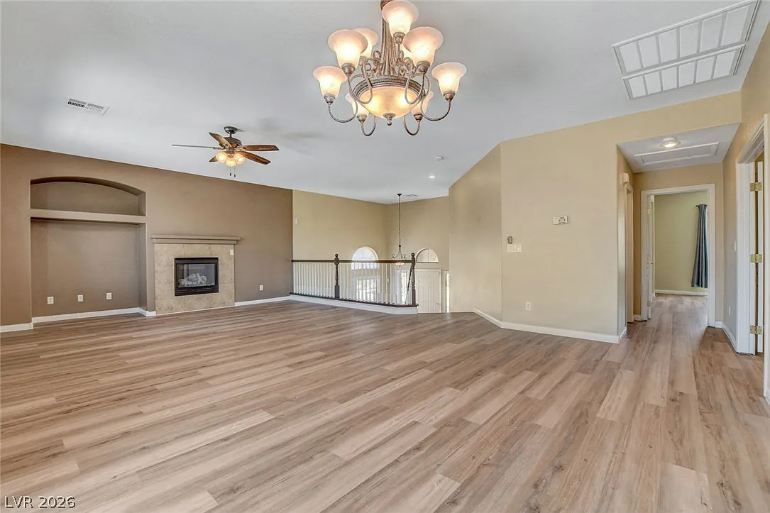 3 bed, 3.0 bath, 2258 sqft, $2,295 — Photo 2