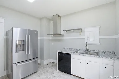 162 Winspear Ave Photo 1