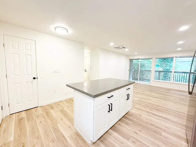 4091 NW Country Ln #9 — Photo 4