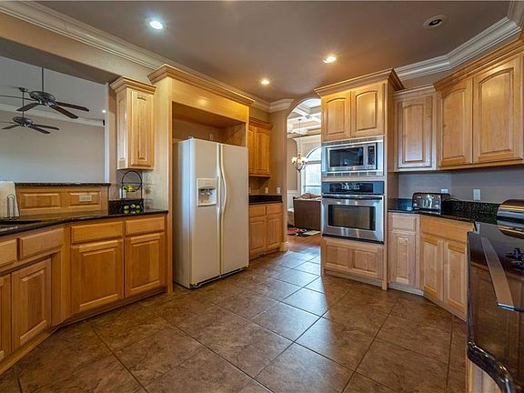 4th image of 4092 E Eastpoint Dr