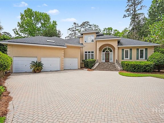 2nd image of 7 Oak Glade Court