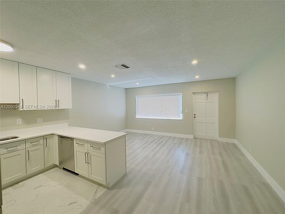 4th image of 1903 SW 3rd Ave APT 1