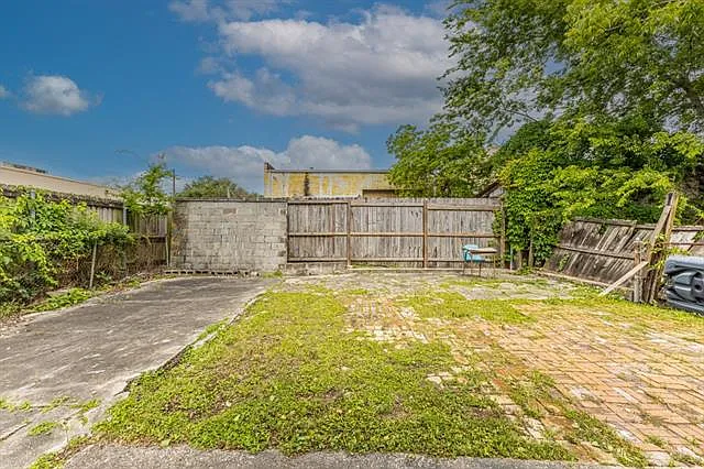 1716 Port St — Photo 12