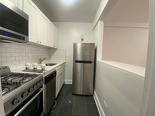 4th image of 200 E 17th St #6E