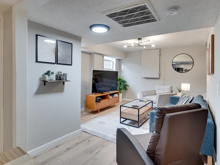 2506 Oakwood Ave #B — Photo 4