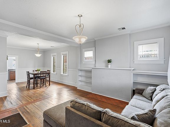 3rd image of 3110 Fort Blvd