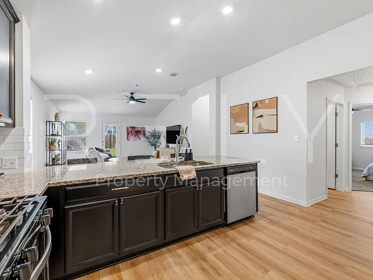 6517 Teramo Ter — Photo 11