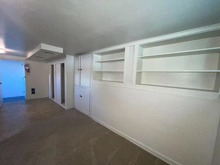 813 NW Monroe Ave — Photo 3