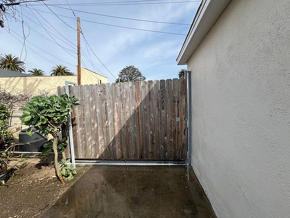 2nd image of 3862 Inglewood Blvd