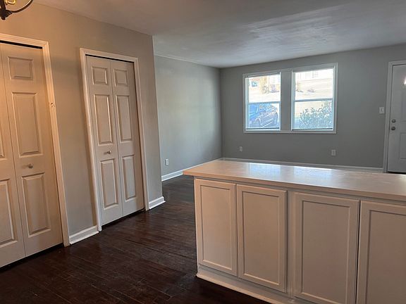5th image of 398 Cologne Dr SE