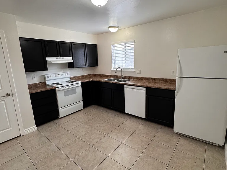 651 N 100 W #H — Photo 6