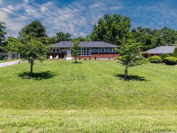 3rd image of 606 Gibson Dr