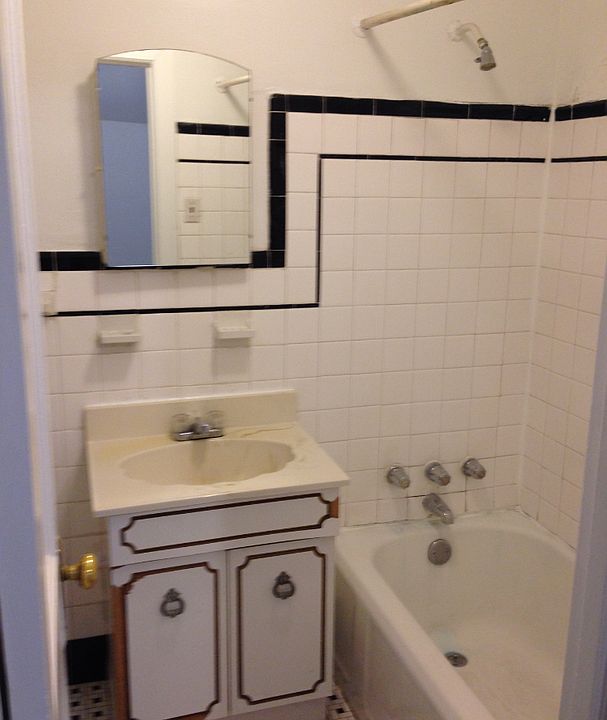 2nd image of 713 Pine St