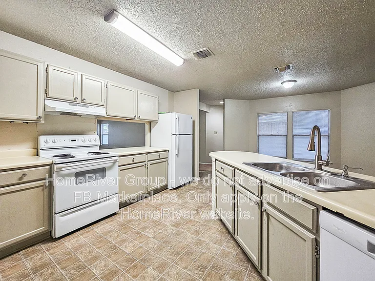 3224 Coral Grove Dr — Photo 6