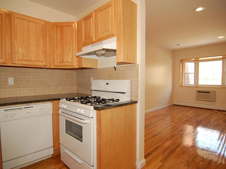 2nd image of 2471 Crotona Ave #3A