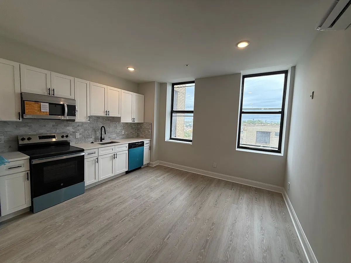 Building Photo - The Views at Ludlow Crossing