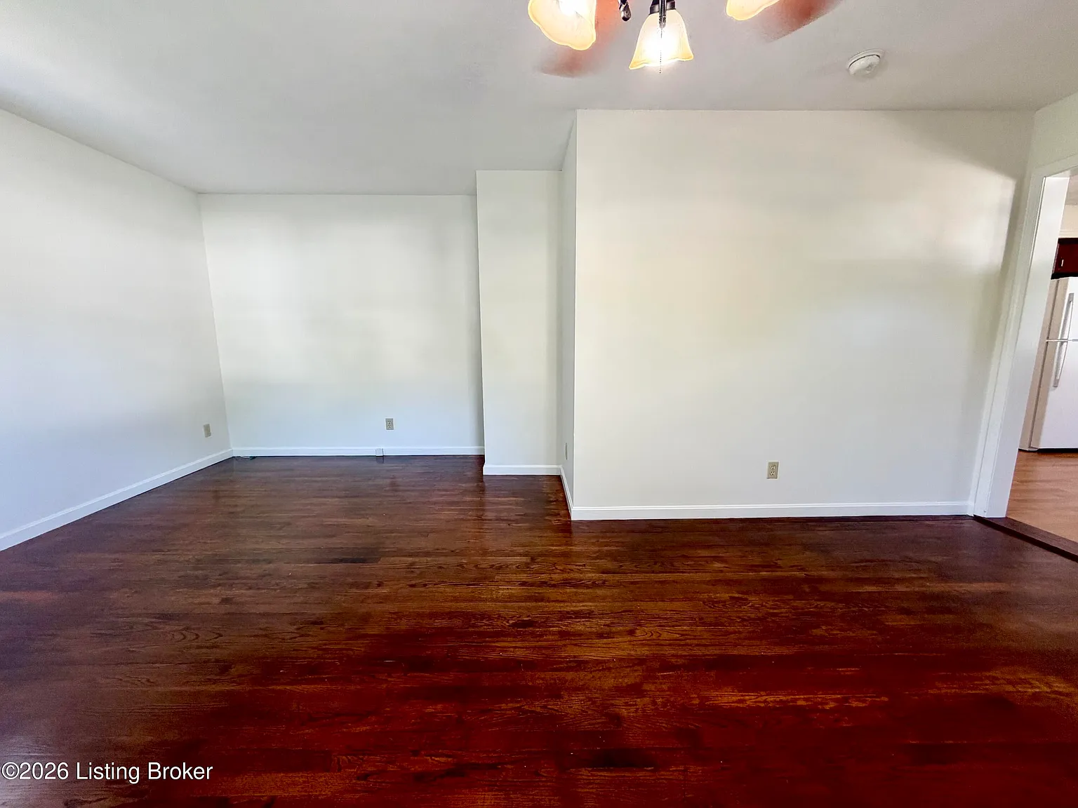 2 bed, 1.5 bath, 1137 sqft, $1,595 — Photo 3