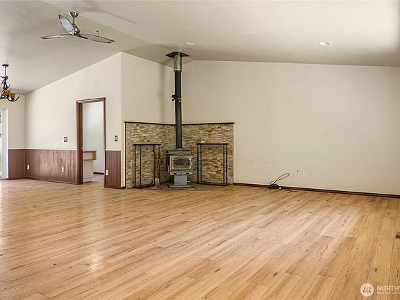 3rd image of 231 W New Moon Lane