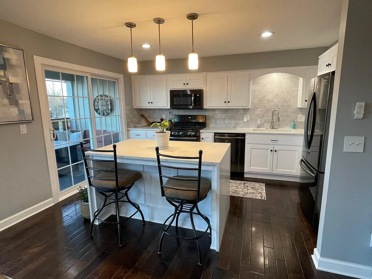 8253 NW Waukomis Dr — Photo 2