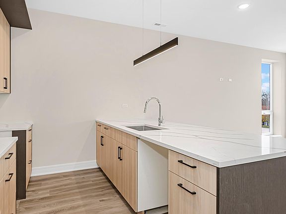 4th image of 3764 S Indiana Ave #1