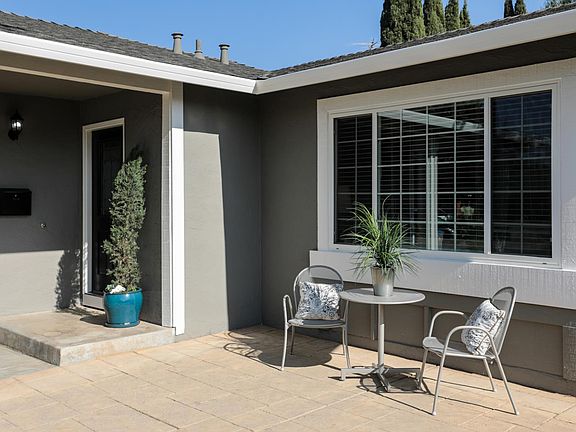 3rd image of 386 Grandpark Cir