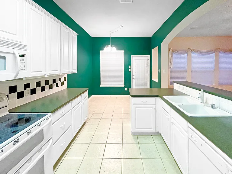 Open Concept Kitchen, Breakfast Bar, and Breakfast Area