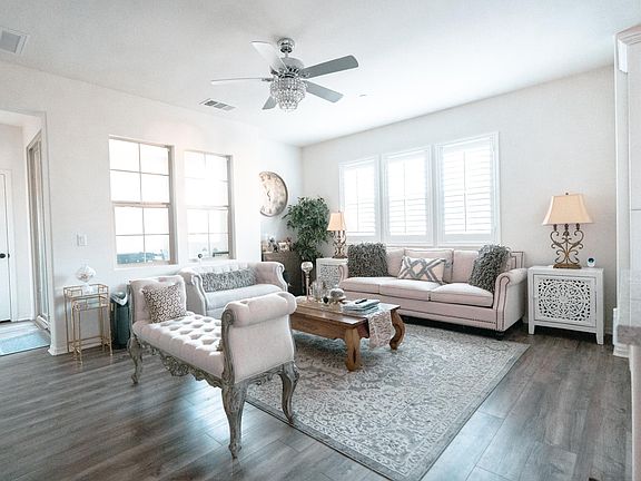 3rd image of 841 Iris Way Unit A