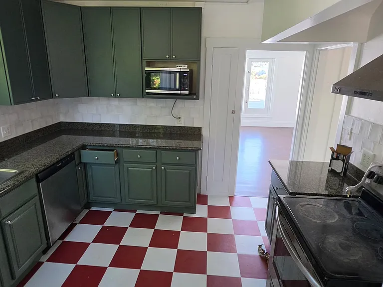 64-66 Deming St — Photo 15