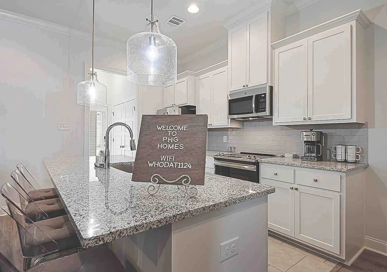 2 Bedroom Furnished Rental Near LSU|Short Term & Long Term Options Available — Photo 1