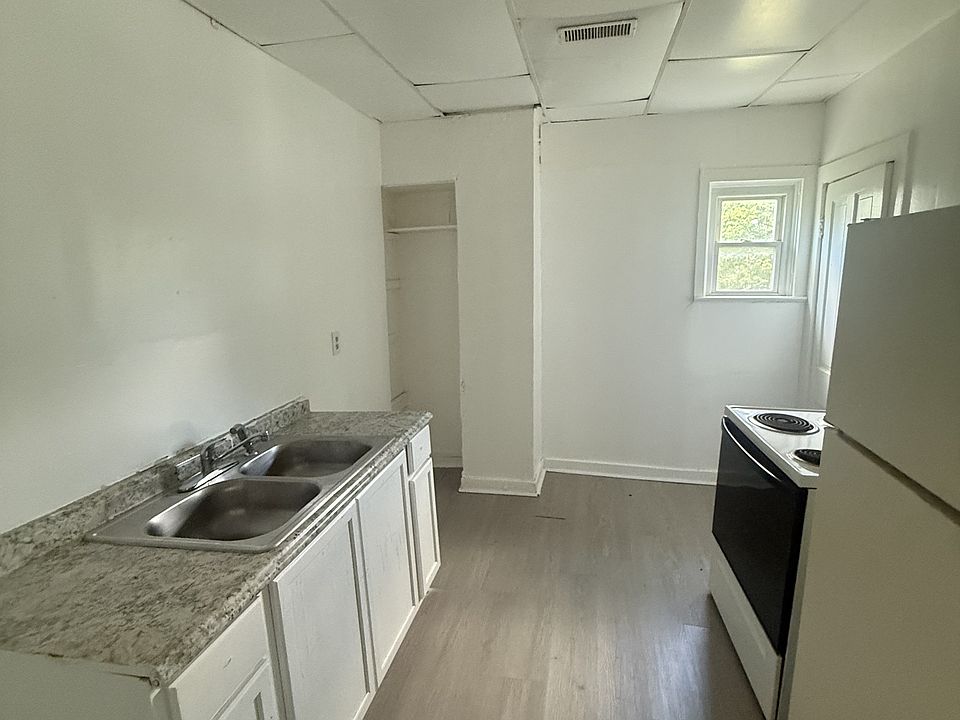2nd image of 262.5 Selma Rd #1