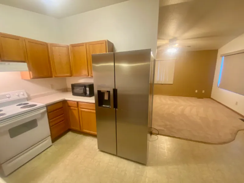 3 bed, 1400 sqft, $1,700 — Photo 2