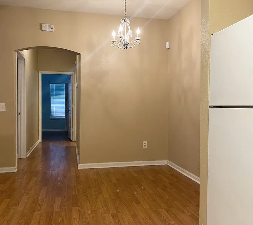 447 W Longleaf Dr #404