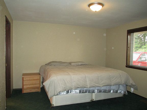 4th image of 18424 6th St E