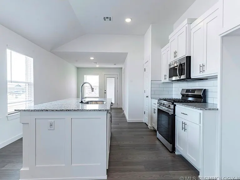 15116 E 38th Pl S — Photo 3