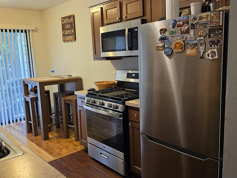 466 Tyler Ct — Photo 7