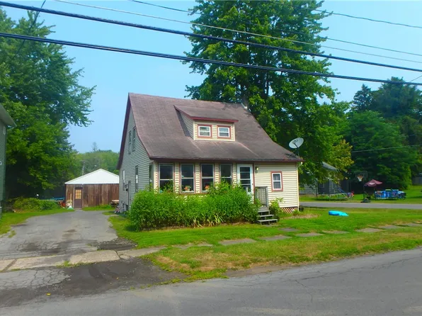 83 Bridge St, Phoenix, NY 13135