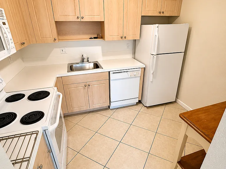 760 SE 2nd Ave #H105 — Photo 10