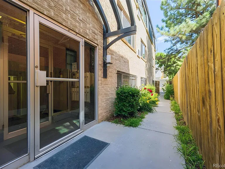 1332 N Williams St #202 — Photo 2