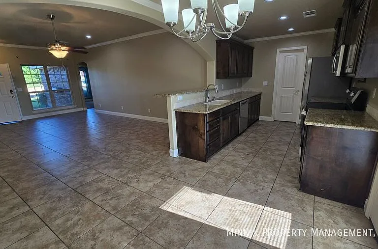7401 Beeson St — Photo 13