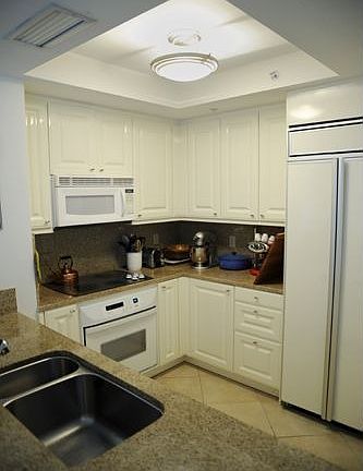 5th image of 3400 SW 27th Ave APT 605