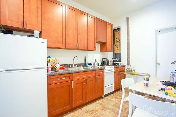 Rented by City Connections Realty | media 29