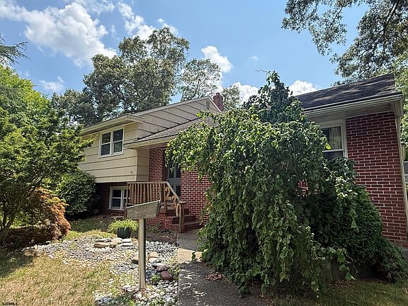 2nd image of 230 E Rosedale Ave