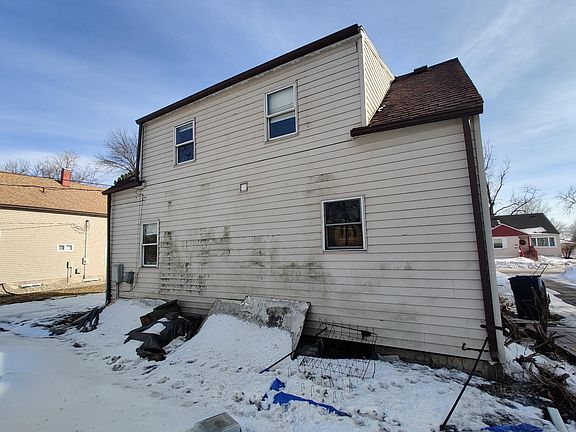 2nd image of 109 E 9th St